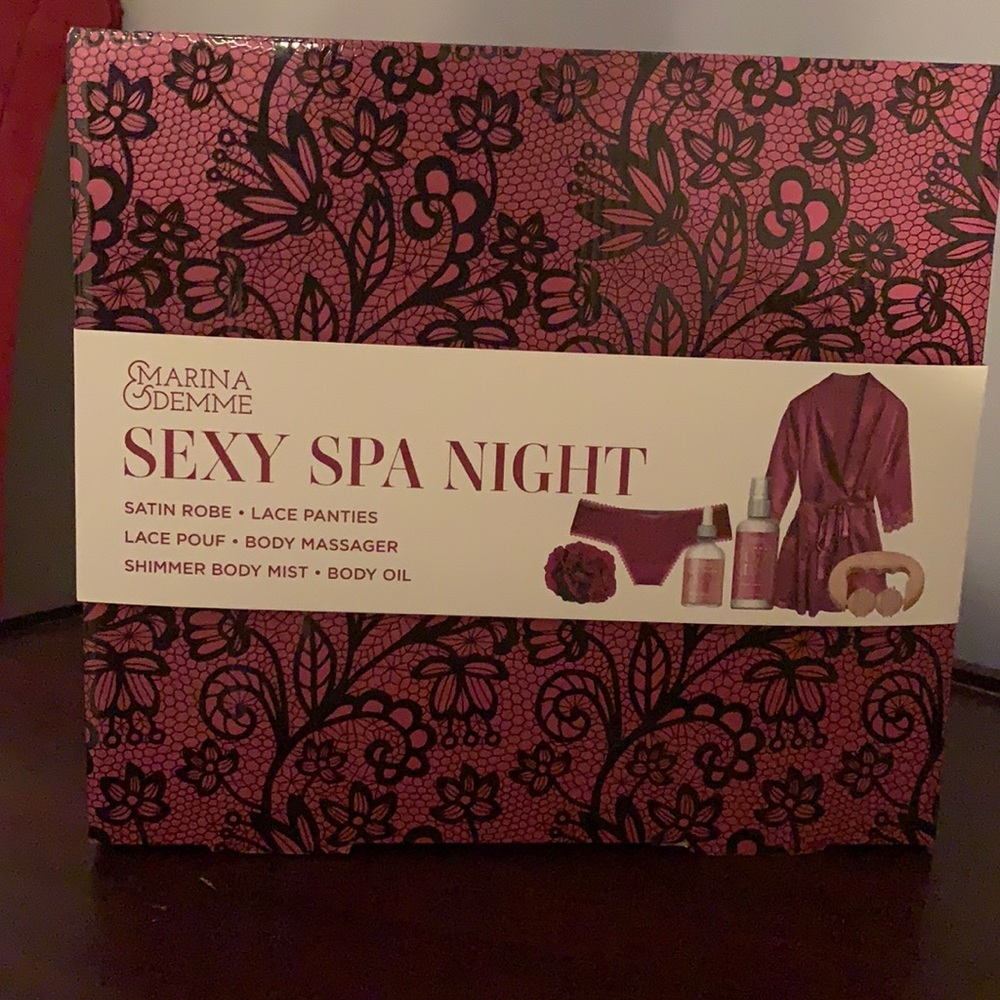 NEW! Never Taken Out Of Box! Beautiful Luxury Robe/Sexy Satin/Lace Panties Set